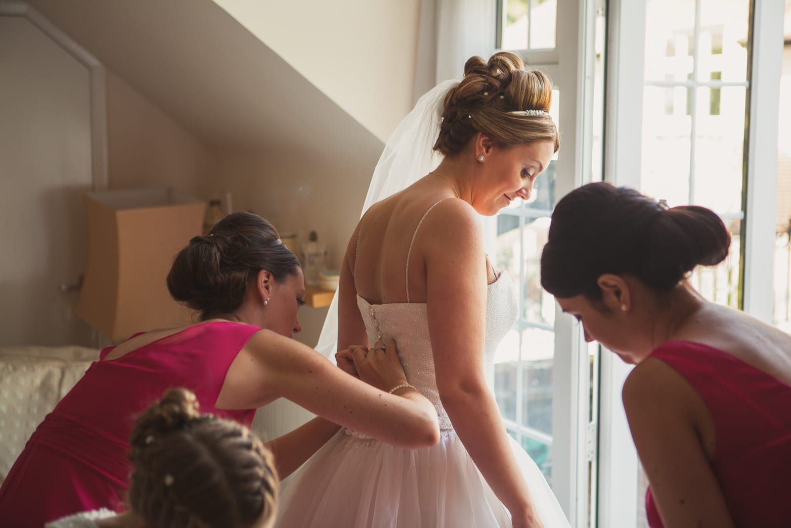 bridebook.co.uk bride getting ready with bridesmaids