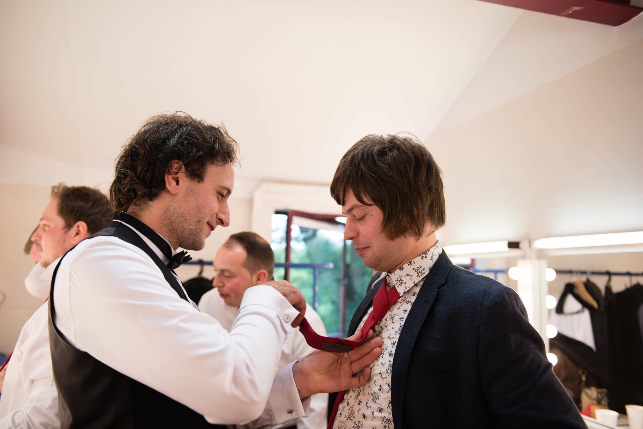 Bridebook.co.uk Groom fixing usher's tie