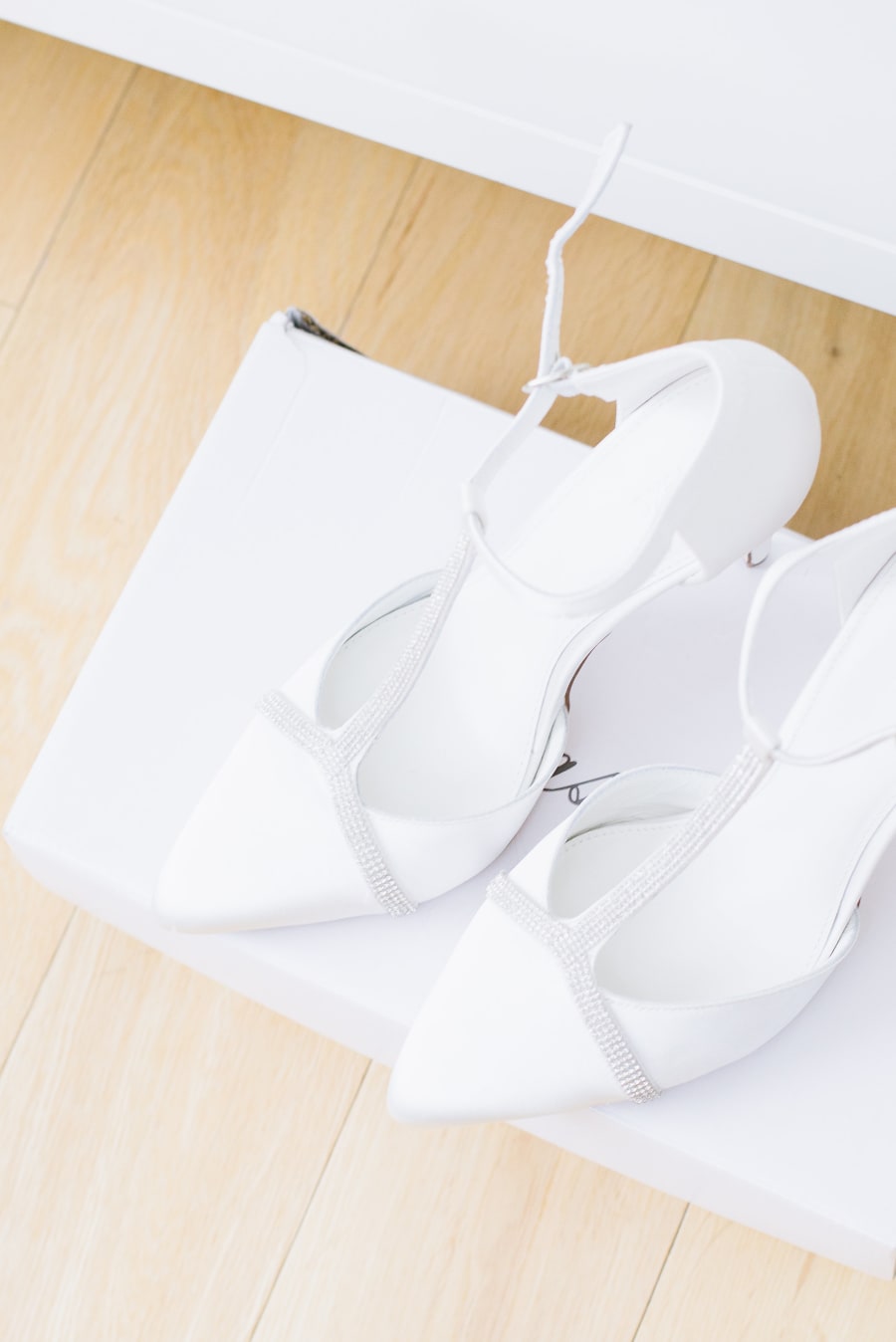 South West | Cornwall | Porthtowan | Autumn | Coastal | DIY | Blue | White | Bar | Real Wedding | Helen Court Photography #Bridebook #RealWedding #WeddingIdeas Bridebook.co.uk