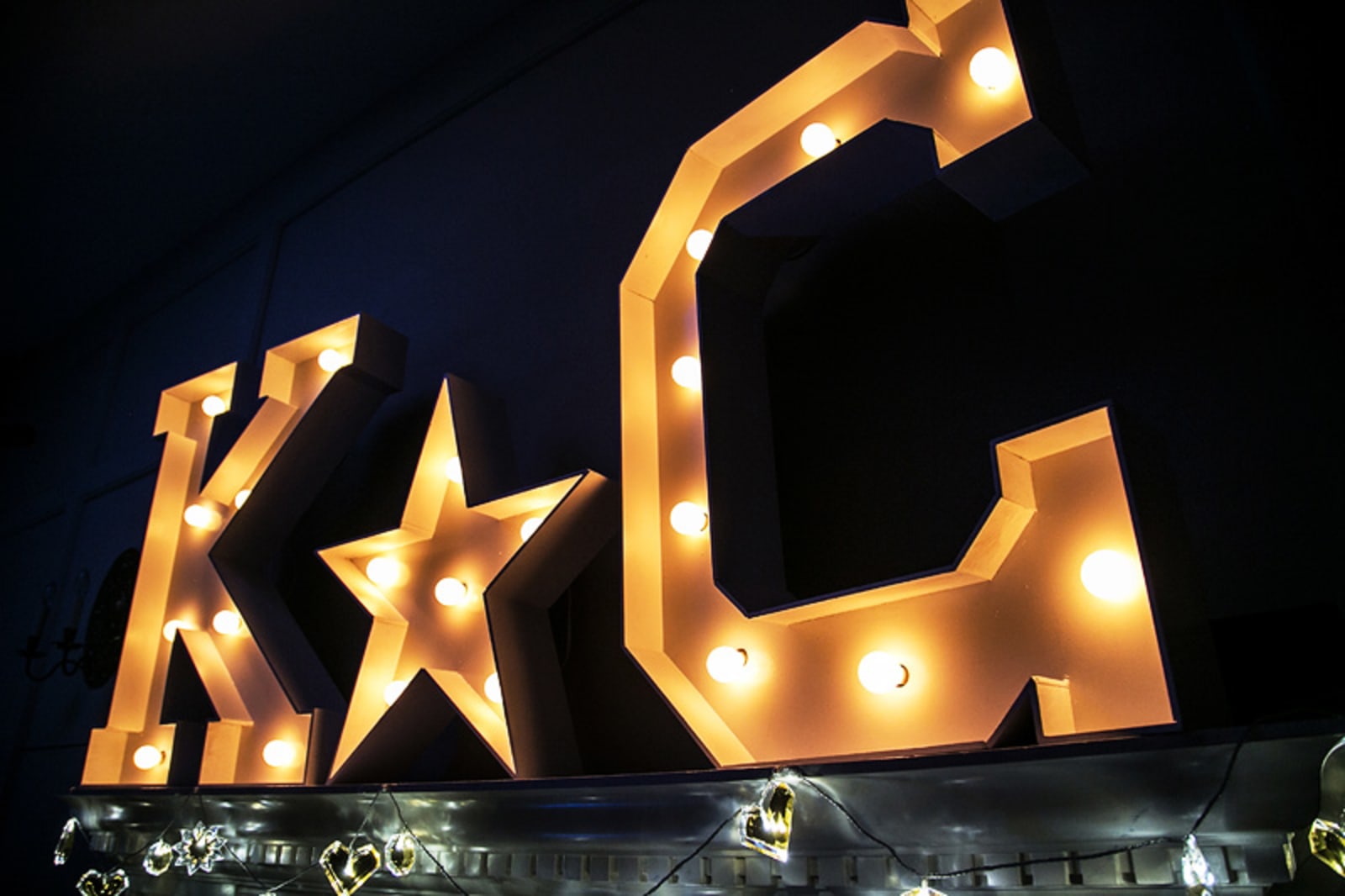 South East | Buckinghamshire | Great Hampden | Summer | Classic | Purple | Plum | Country House | Real Wedding | Guy Hearn Photography #Bridebook #RealWedding #WeddingIdeas Bridebook.co.uk