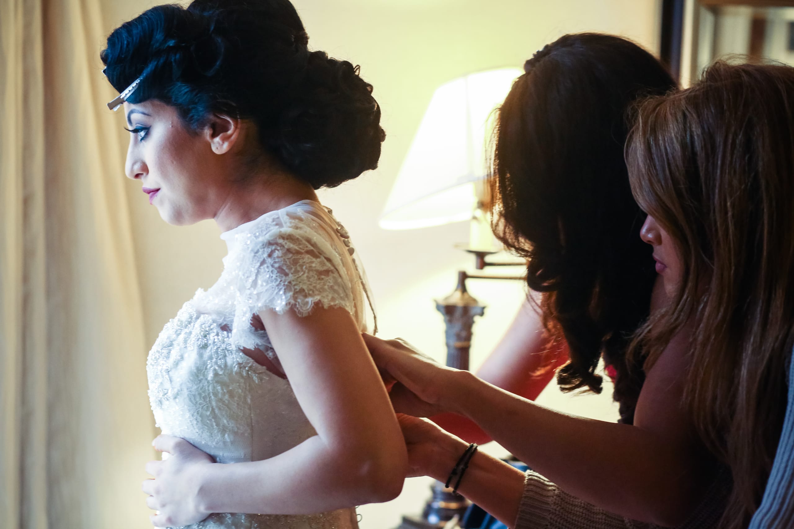 Real Wedding | Purple | Red | City | Hotel | London | London Eye | Hajley Photography #Bridebook #RealWedding #WeddingIdeas #LondonEye Bridebook.co.uk