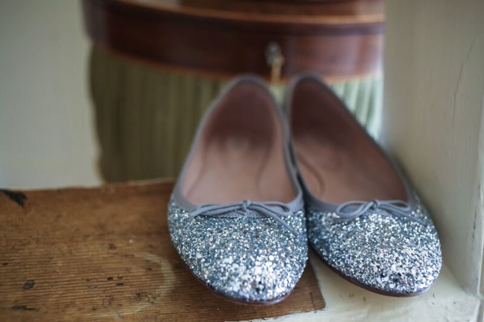 Summer | Country | Garden | Neutrals | Gold | Marquee | Real Wedding | Haijley Photography #Bridebook #RealWedding #WeddingIdeas Bridebook.co.uk