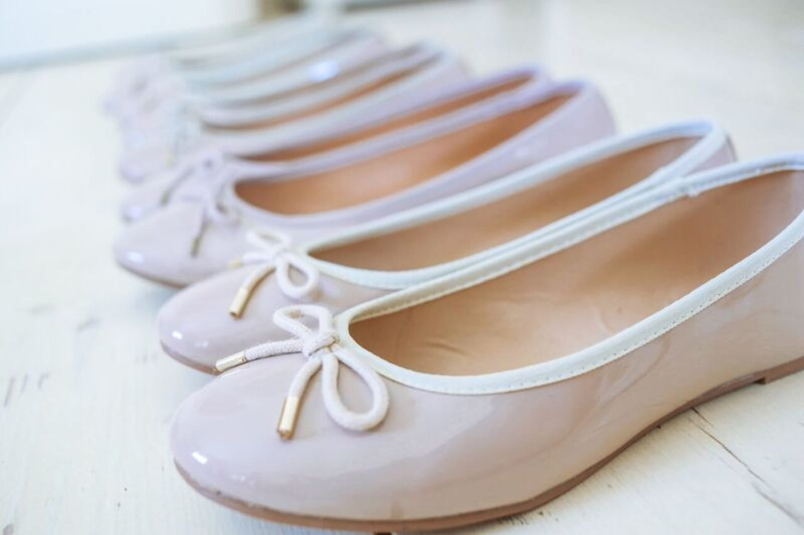 Summer | Country | Garden | Neutrals | Gold | Marquee | Real Wedding | Haijley Photography #Bridebook #RealWedding #WeddingIdeas Bridebook.co.uk