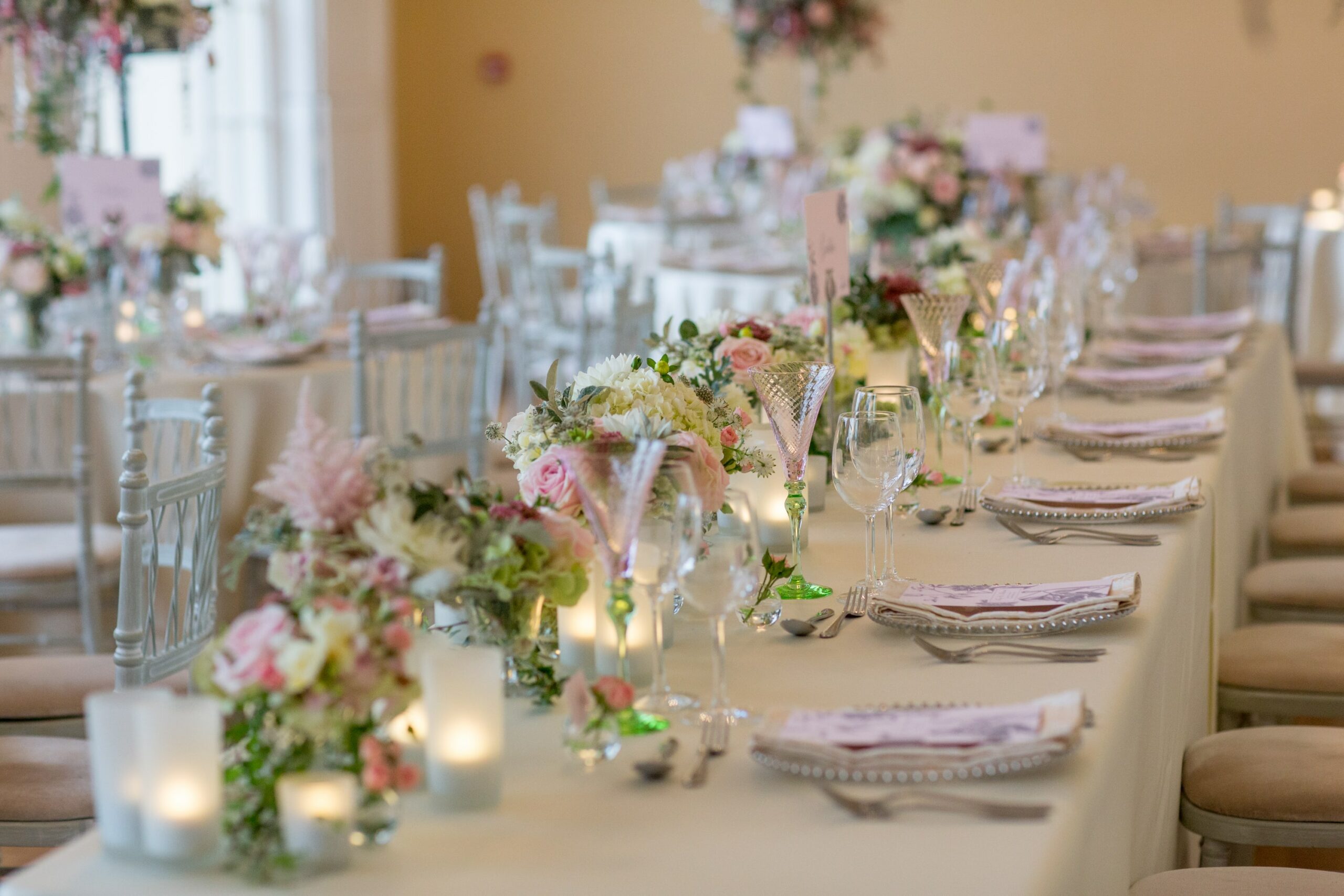 Bridebook.co.uk subtle wedding table decorations