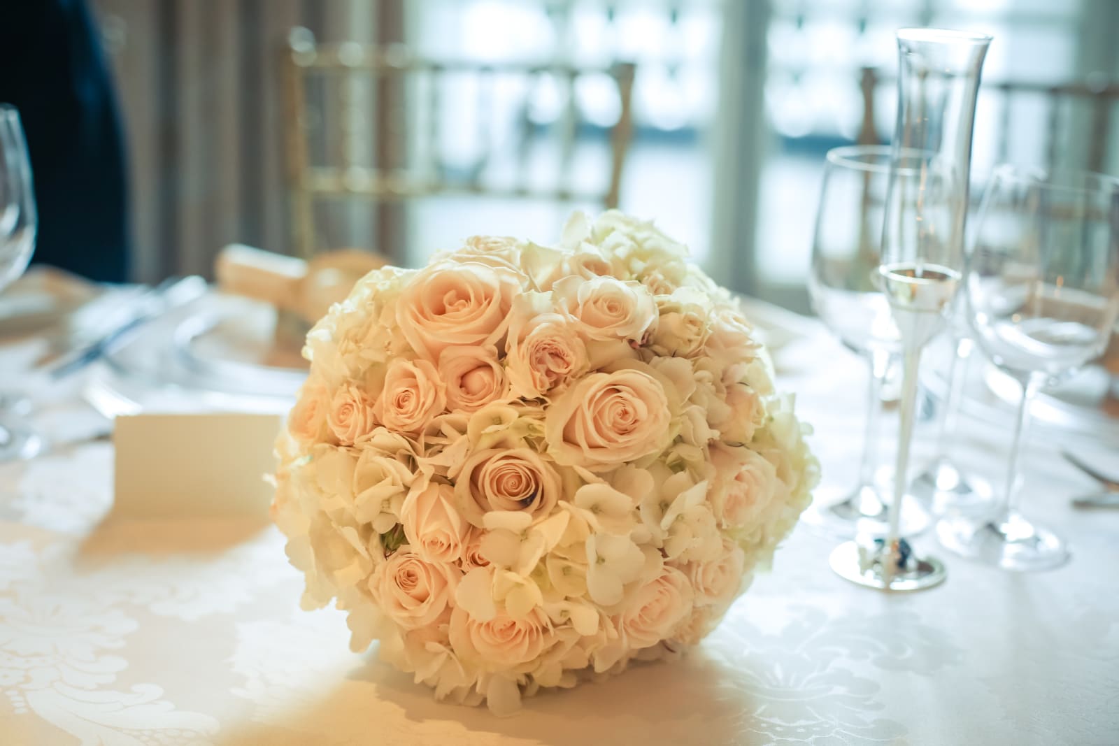 South East | Greater London | London | Autumn | Classic | Elegant | White | Gold | City Hotel | Real Wedding | Hajley Photography #Bridebook #RealWedding #WeddingIdeas Bridebook.co.uk 