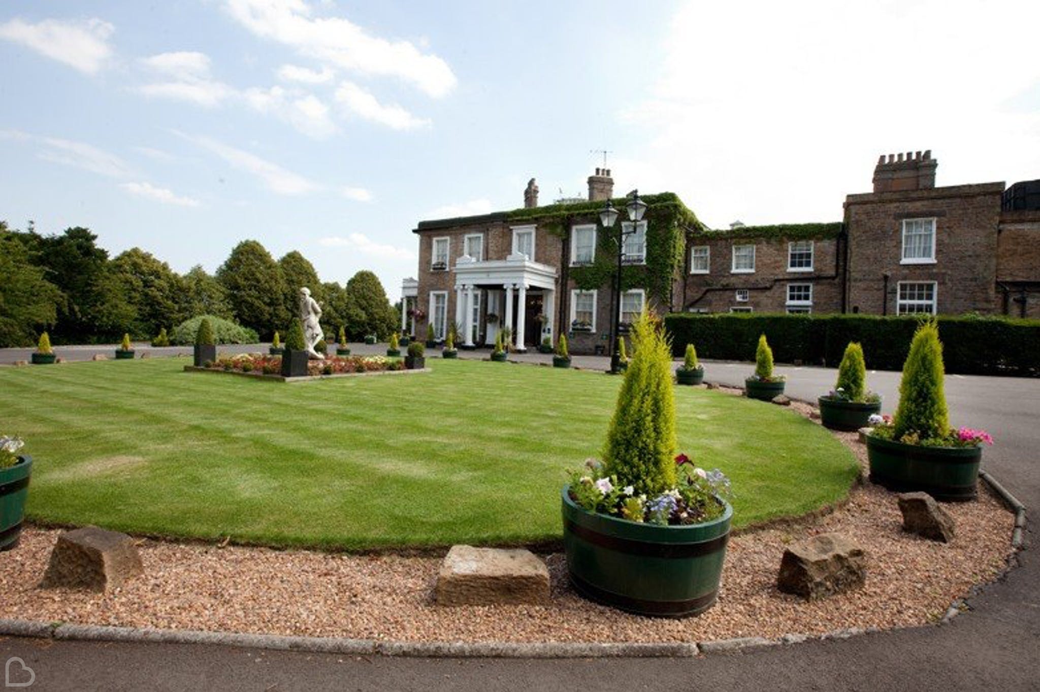 ringwood hall front lawn