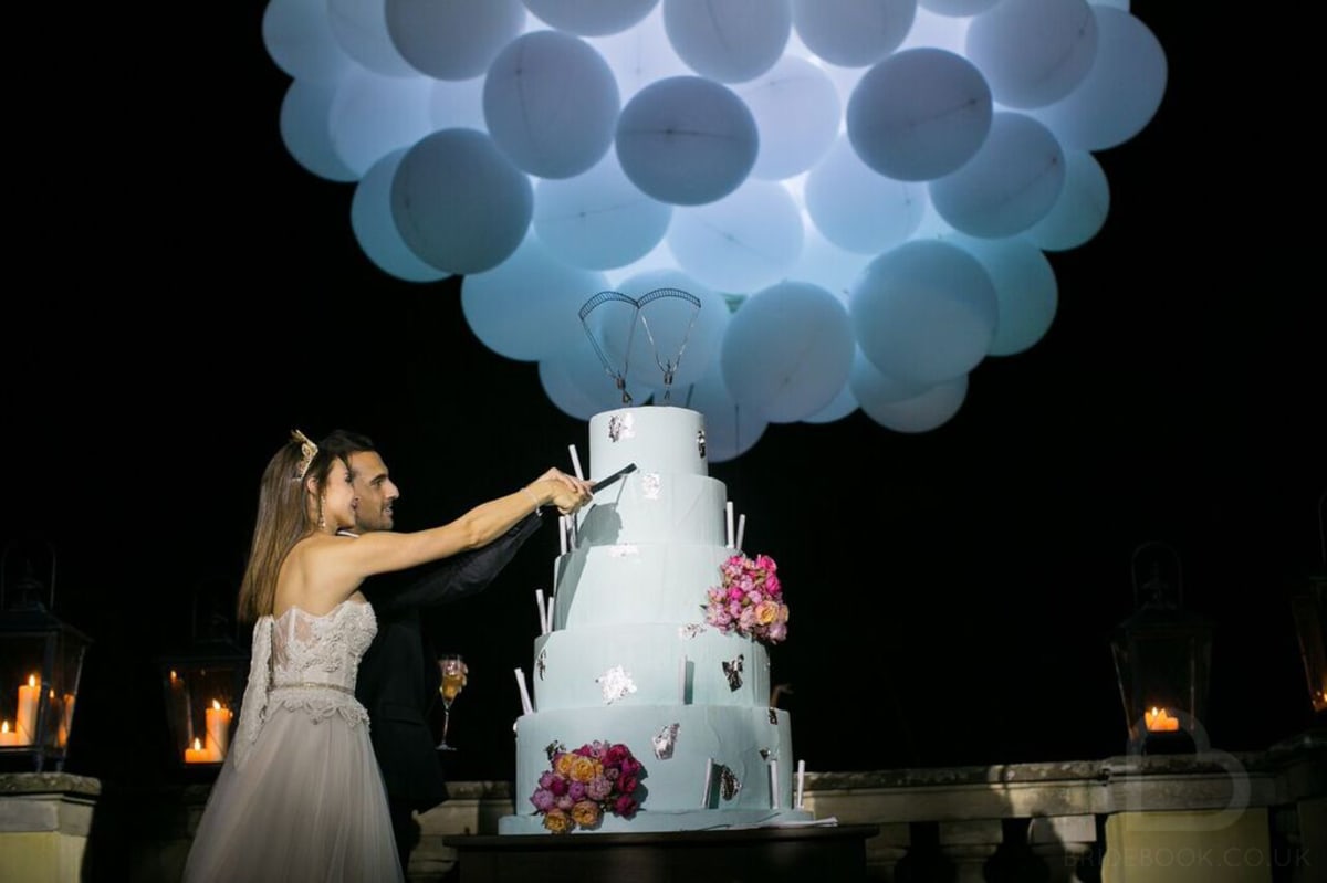 bridebook.co.uk-flying-bride-8