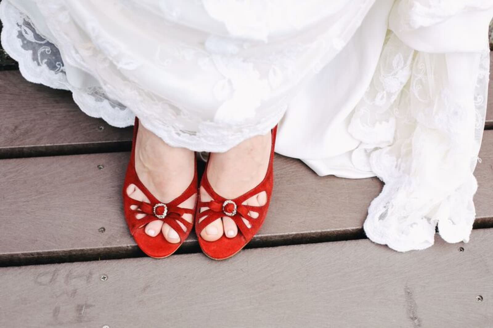 Scotland | Lanarkshire | Glasgow  | Autumn | Coastal | Outdoor | Vintage | Purple | Red | Castle | Real Wedding | Hajley Photography #Bridebook #RealWedding #WeddingIdeas Bridebook.co.uk 