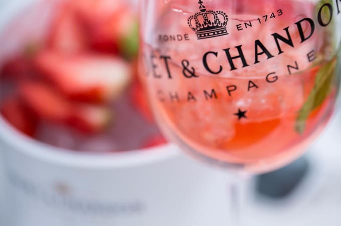 Bridebook.co.uk pink moet et chandon glass