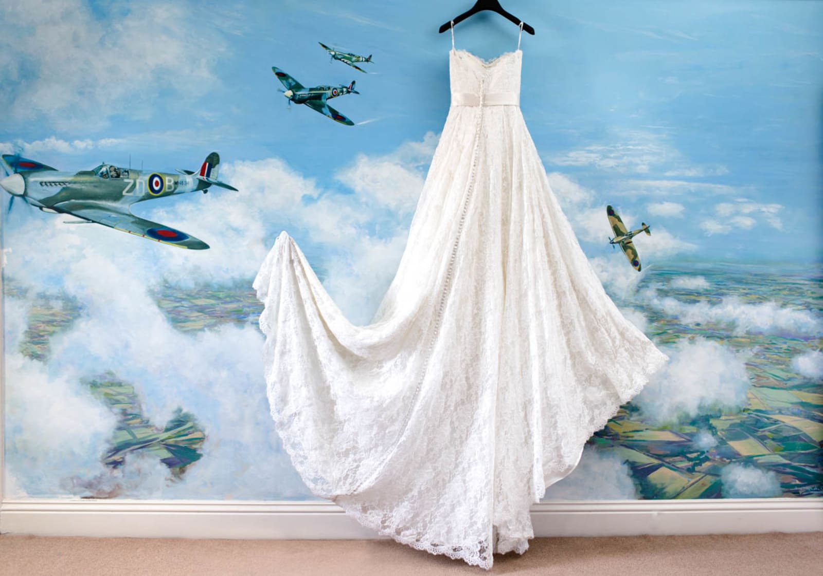 South West | Somerset | Frome | Summer | Classic | Outdoor | Blue | White | Country House | Real Wedding | Chris Giles Photography #Bridebook #RealWedding #WeddingIdeas Bridebook.co.uk