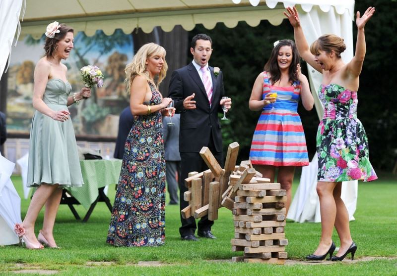 Bridebook.co.uk- guests playing giant jenga on the lawn
