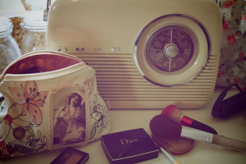 www.bridebook.co.uk makeup makeup case and vintage radio