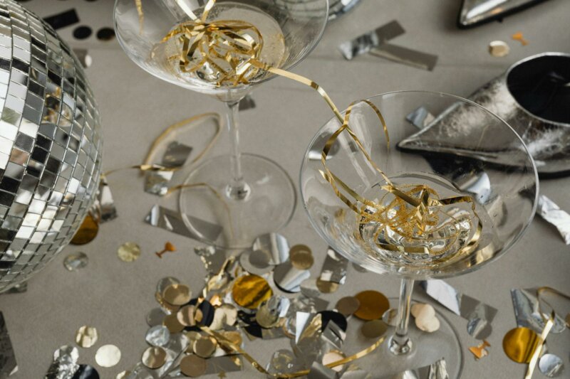Cocktail et décoration scintillante