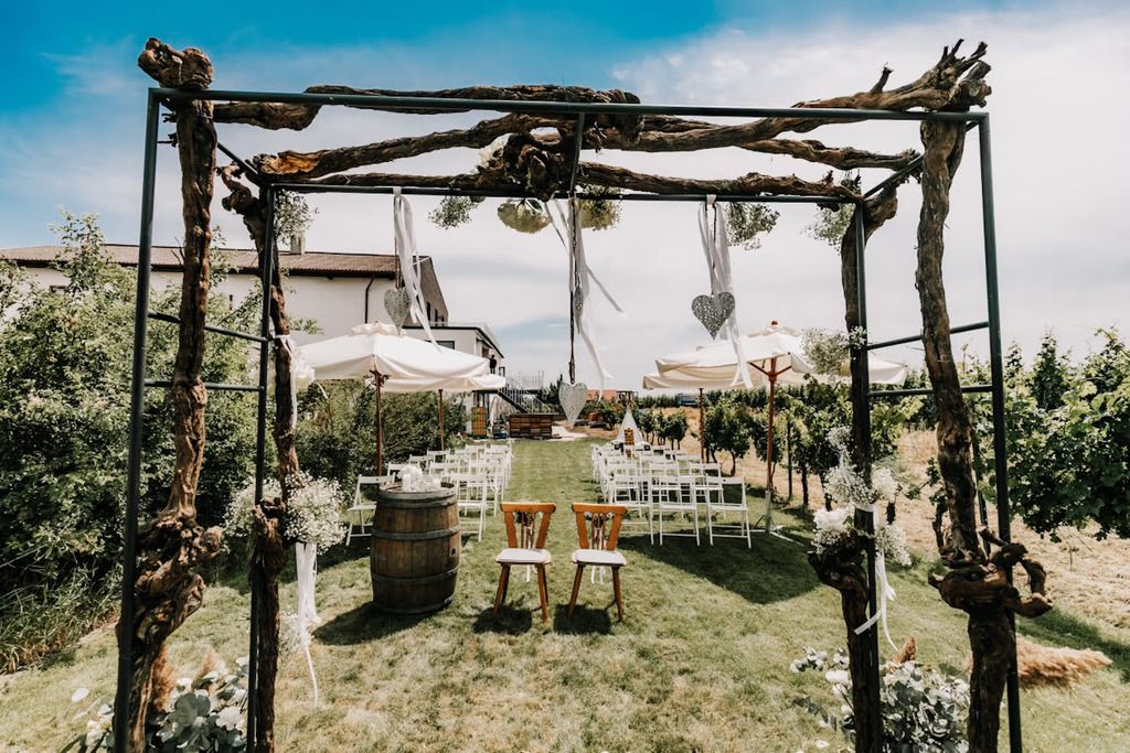 Trauplatz zwischen Weinreben