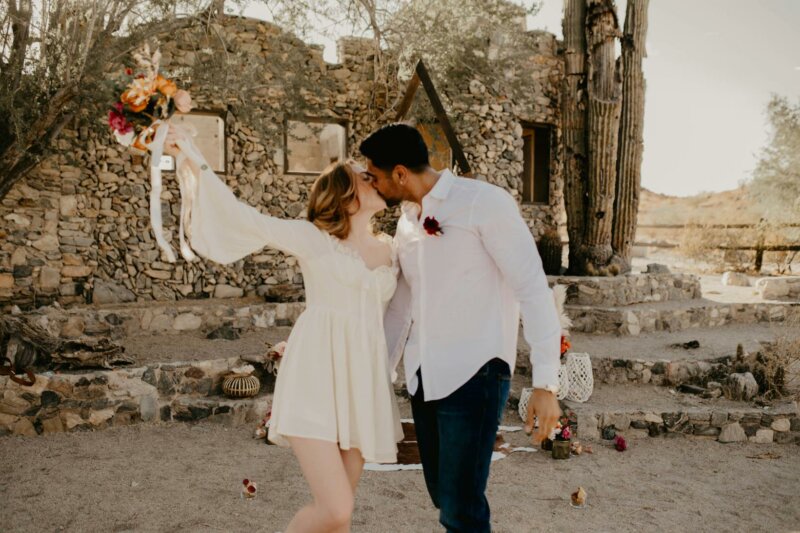 Couple de mariés bohèmes