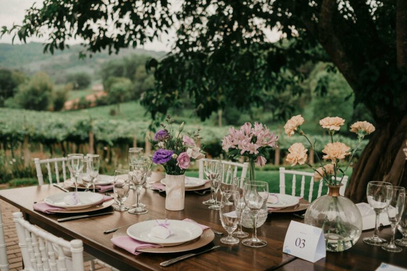 Table décorée pour un mariage en plein air